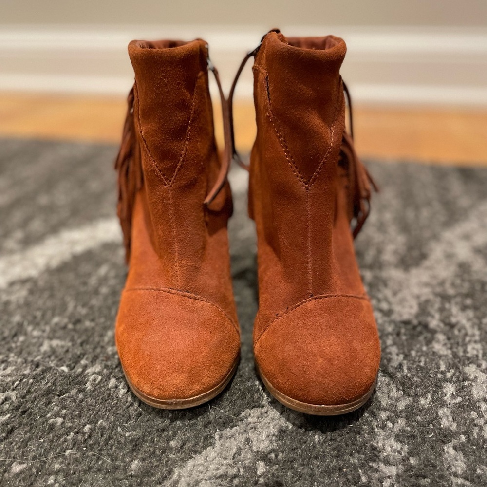 Toms heeled suede booties size 5.5